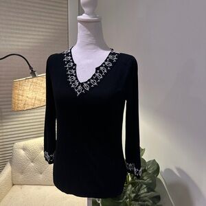 HANNAH JONES Black V-Neck Blouse w/ White Detail-Size M